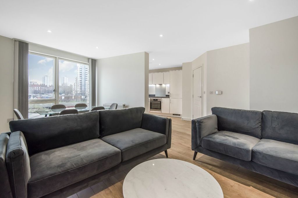 Property photo 1 of 6 20 Pav Living Area