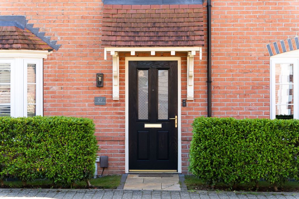 Property photo 2 of 32