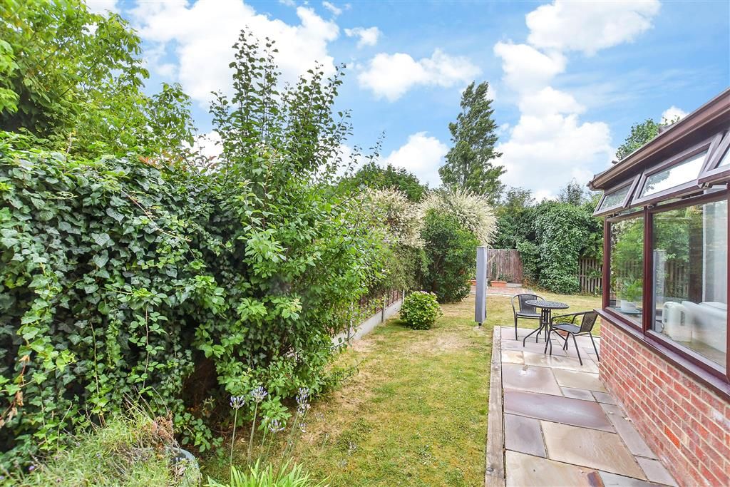 Property photo 1 of 15 Side Garden