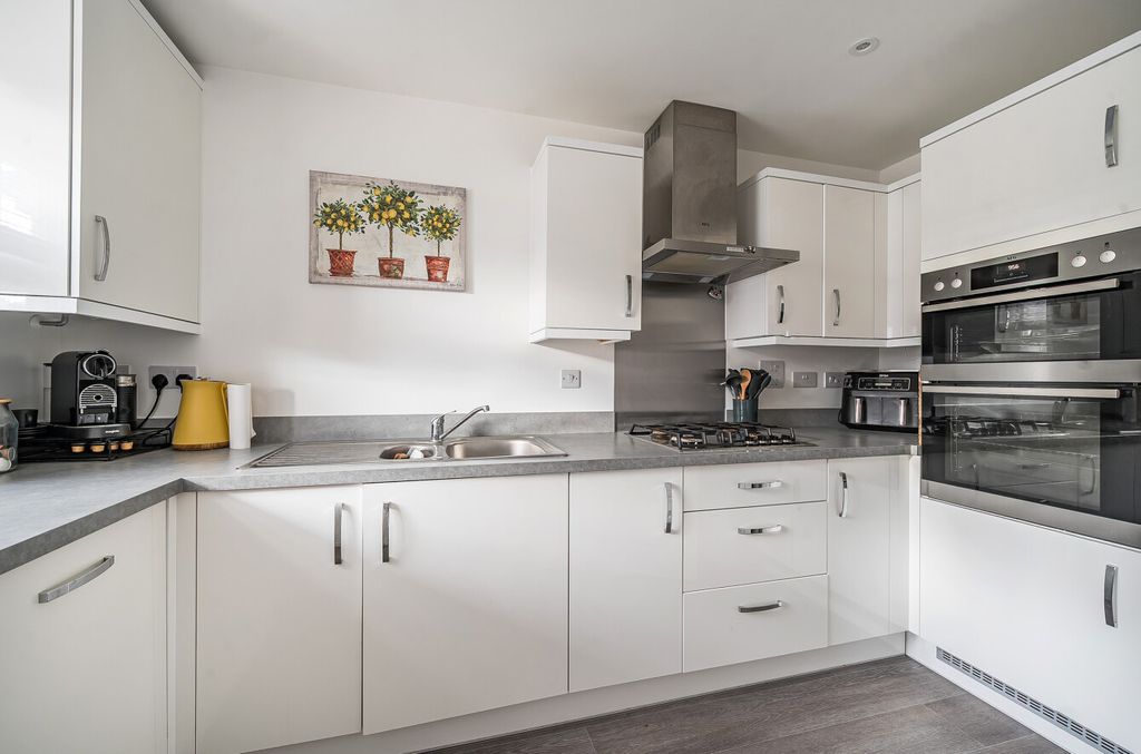 Property photo 2 of 17 1374629-10-690A27...