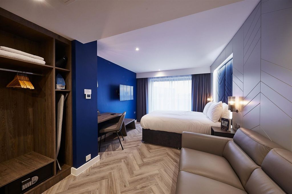 Property photo 1 of 6 Bright, Modern Bedroom With Desk And Seating...
