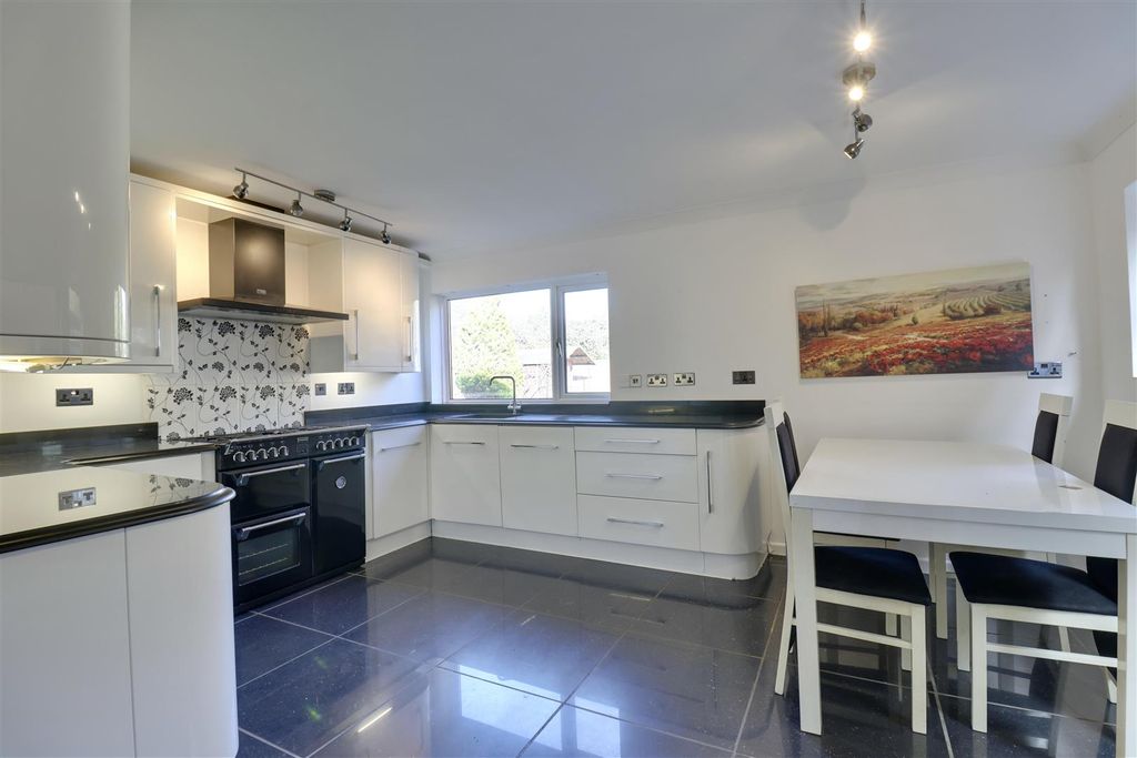 Property photo 2 of 25 Kitchen