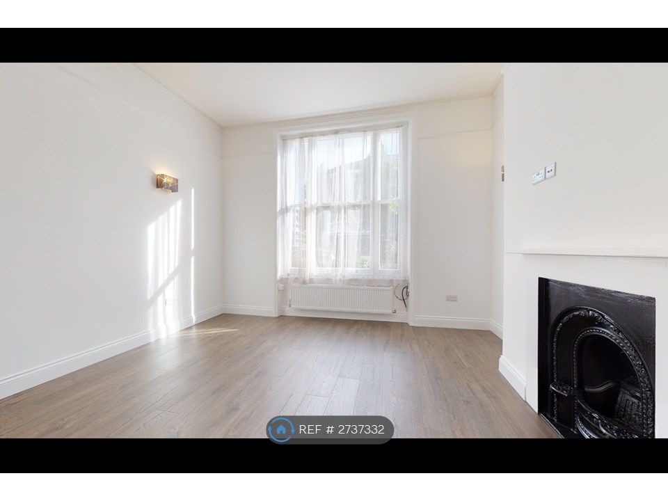 Property photo 2 of 8 Living Room