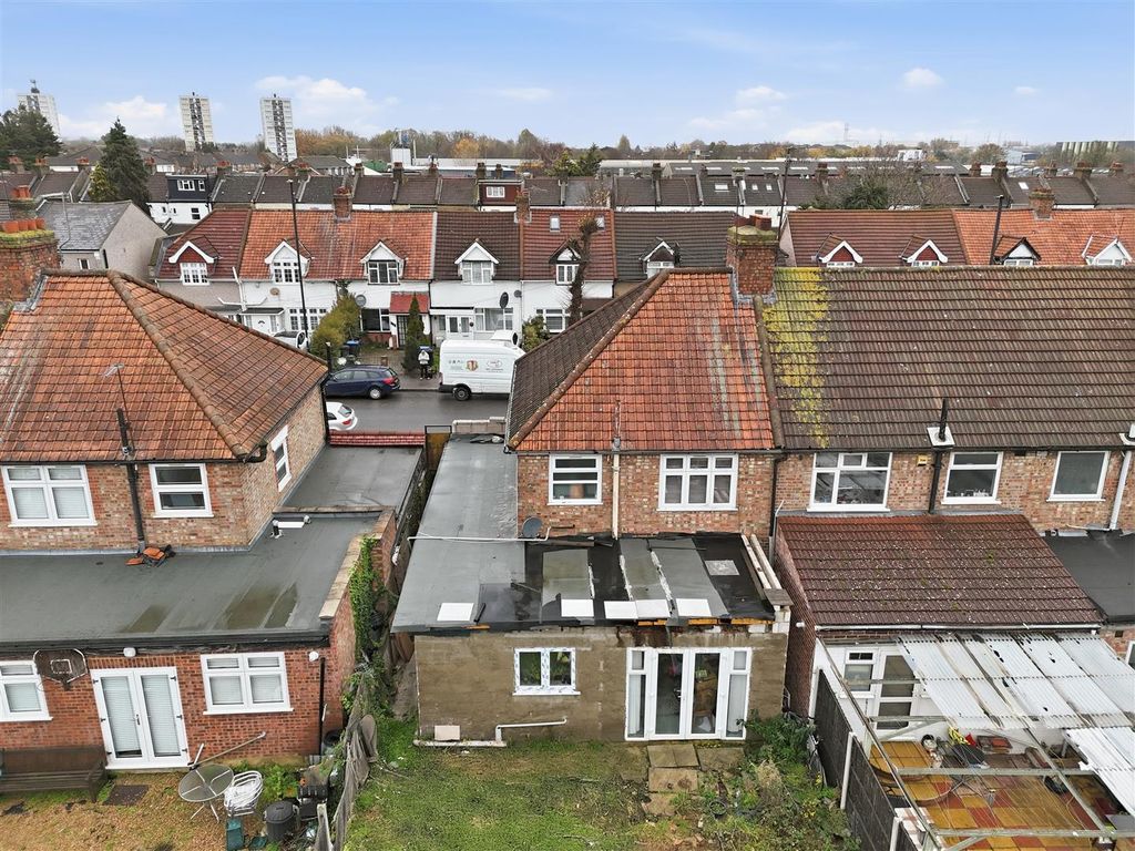 Property photo 2 of 27