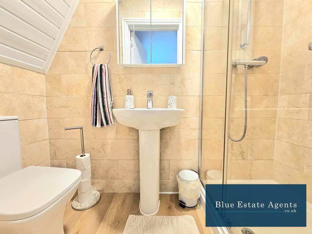 Property photo 3 of 5 Ensuite