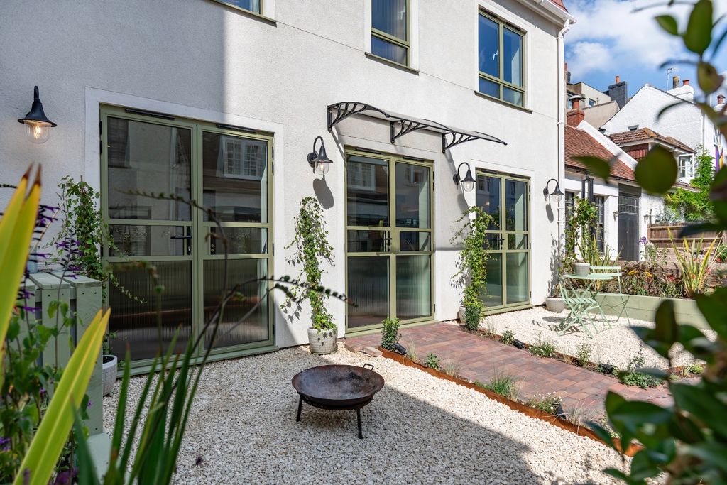 Property photo 3 of 34 4662425