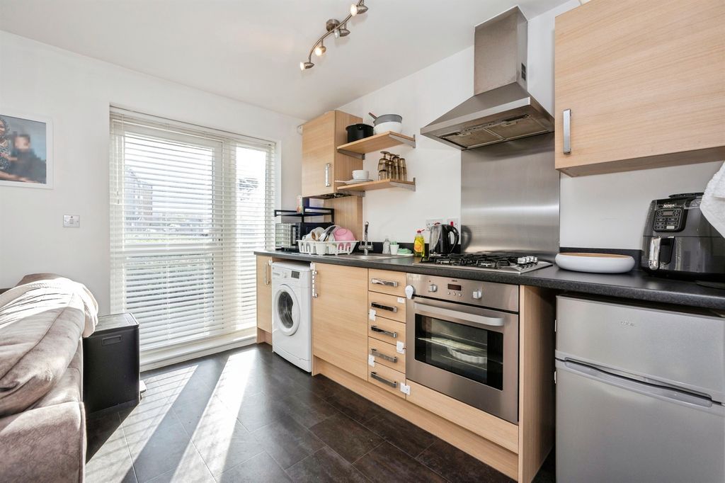 Property photo 3 of 7