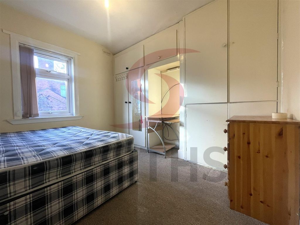 Property photo 2 of 4 Room