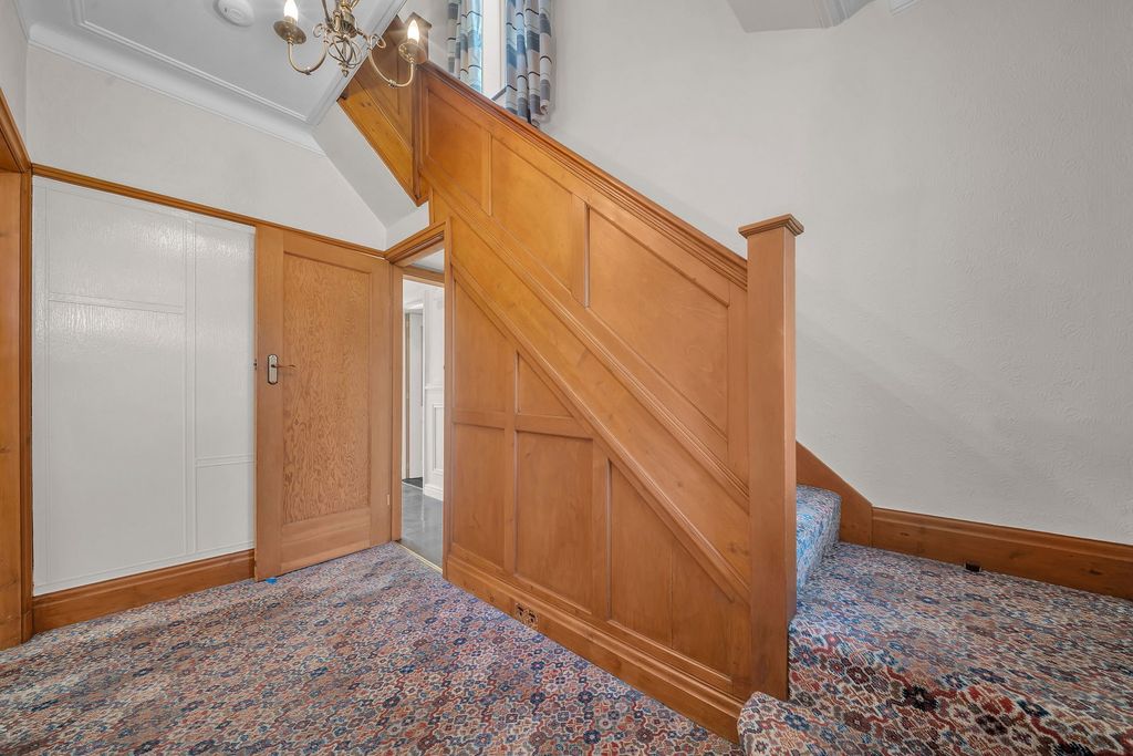 Property photo 3 of 39
