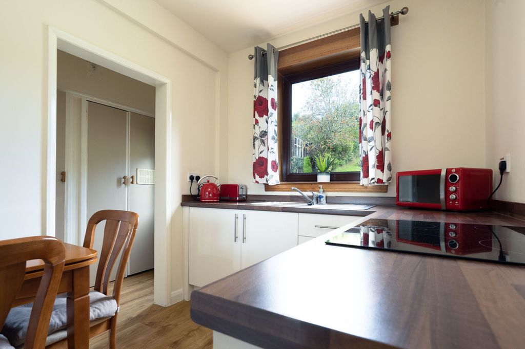 Property photo 2 of 28