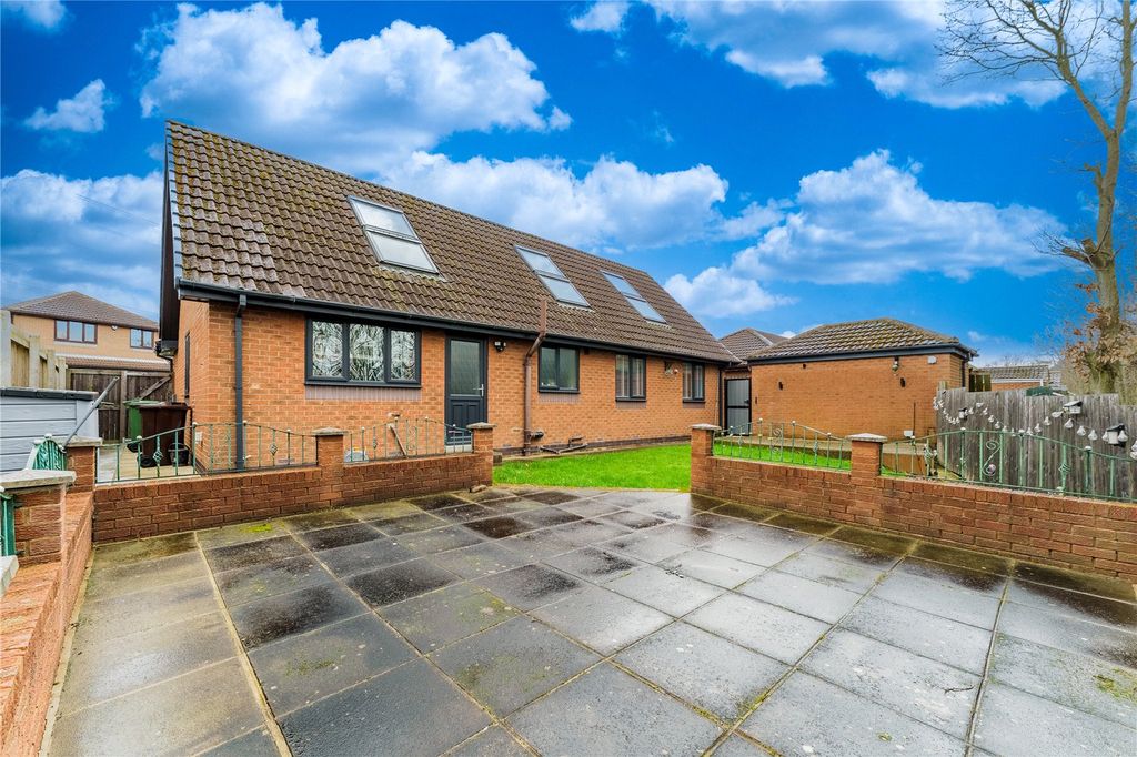 Property photo 2 of 43 Picture No. 82