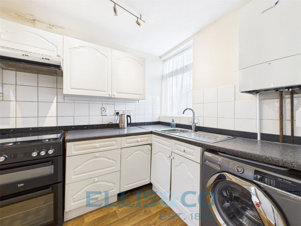 Property photo 2 of 16 Picture No. 27