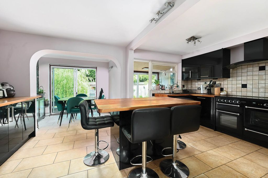 Property photo 3 of 15 21 Ashbury Drive (9)