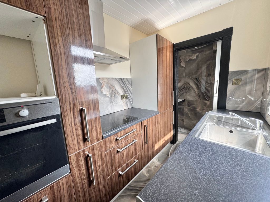Property photo 3 of 6 Kitchen