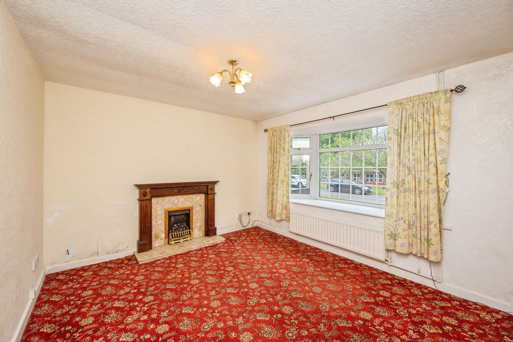 Property photo 3 of 17 Bay Fronted Lounge