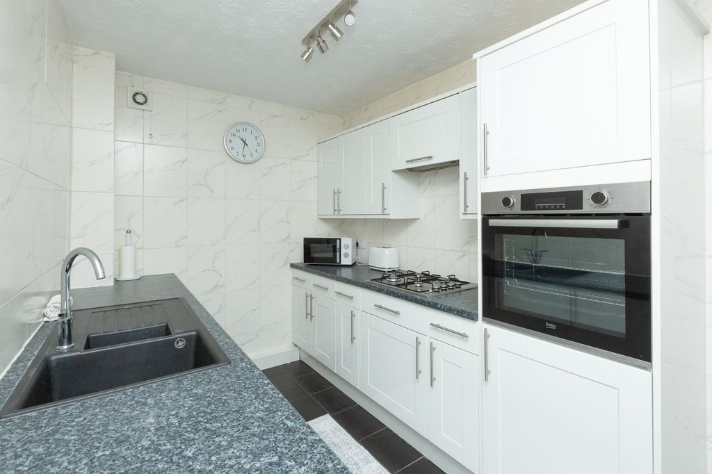 Property photo 3 of 8 Picture No. 09