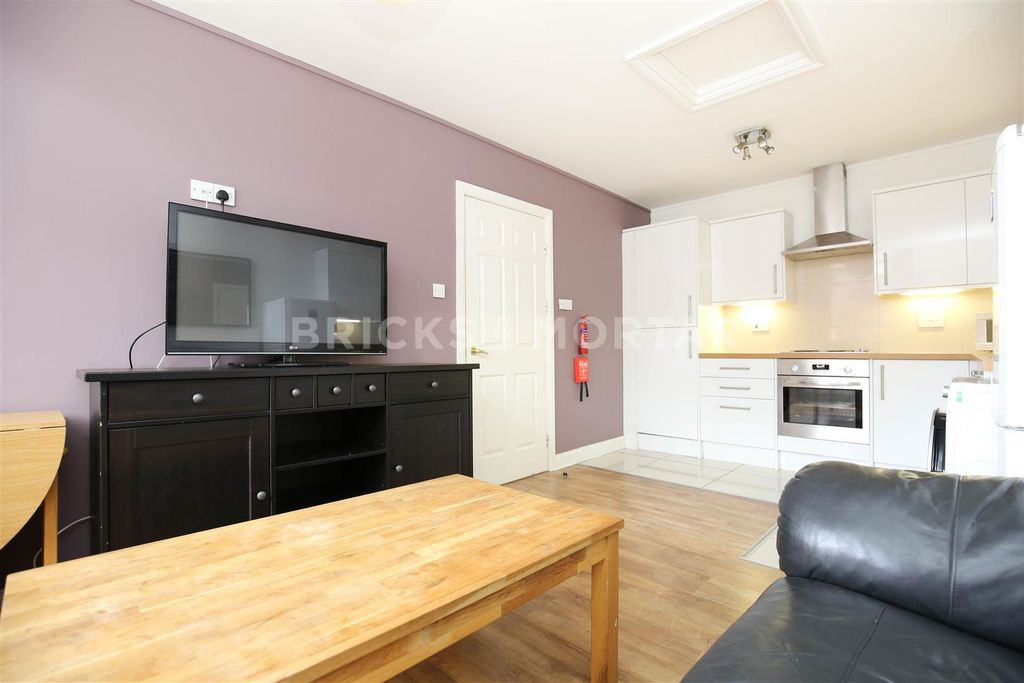 Property photo 2 of 10 Loh6Pfgmwcjjqtgcsrw0Ubfr-F4.Jpg