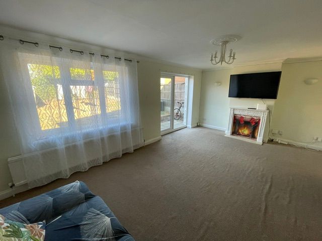 Property photo 2 of 9