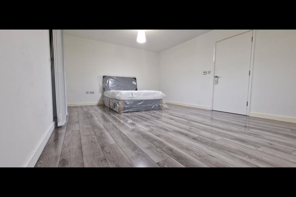 Property photo 3 of 23 Gallery