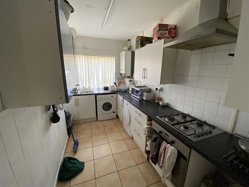 Property photo 3 of 7 Bright Functional Kitchen With Laundry Appliances...