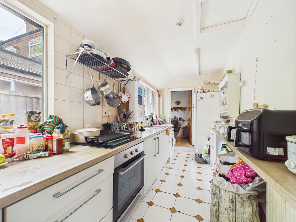 Property photo 3 of 9 Kitchen