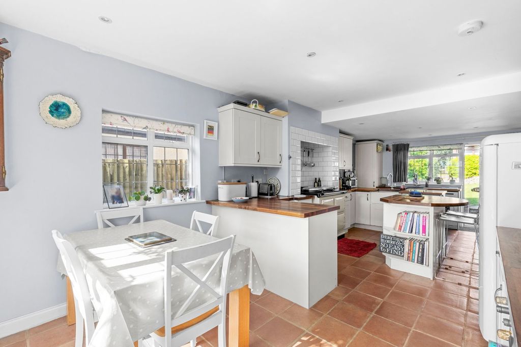 Additional image 9 of 4 bed detached house for saleAmersham Hill Drive, High Wycombe HP13