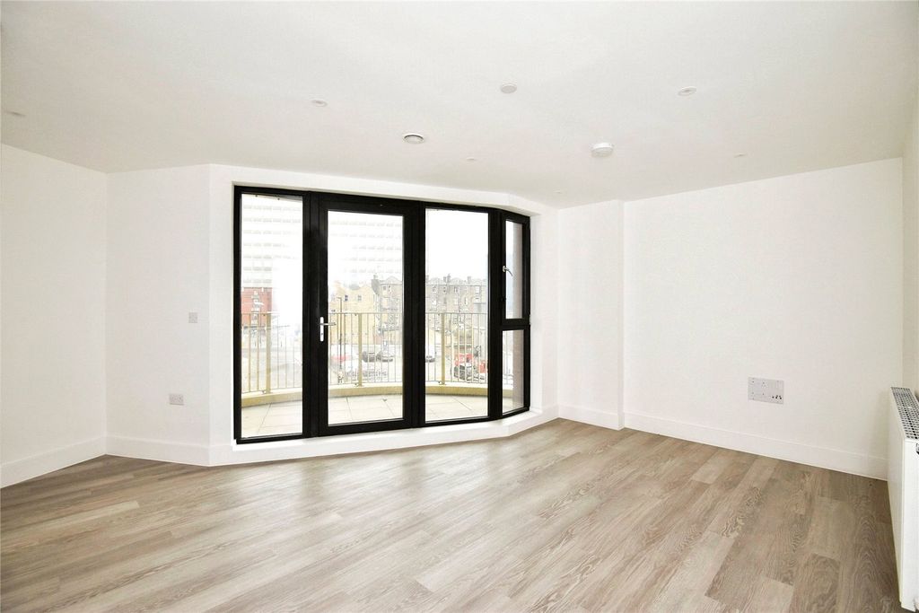 Property photo 3 of 10 Living Dining Area