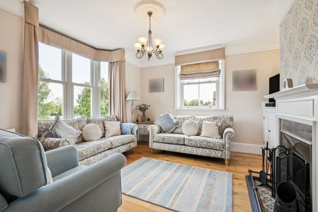 Property photo 2 of 28 5215034