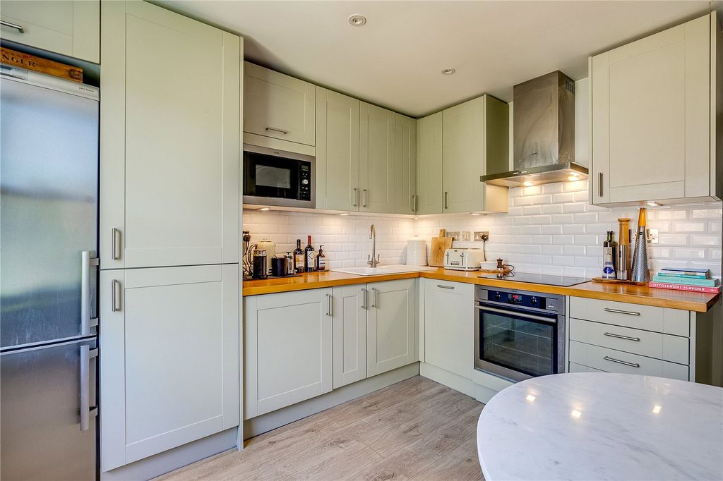 Property photo 3 of 8 Kitchen