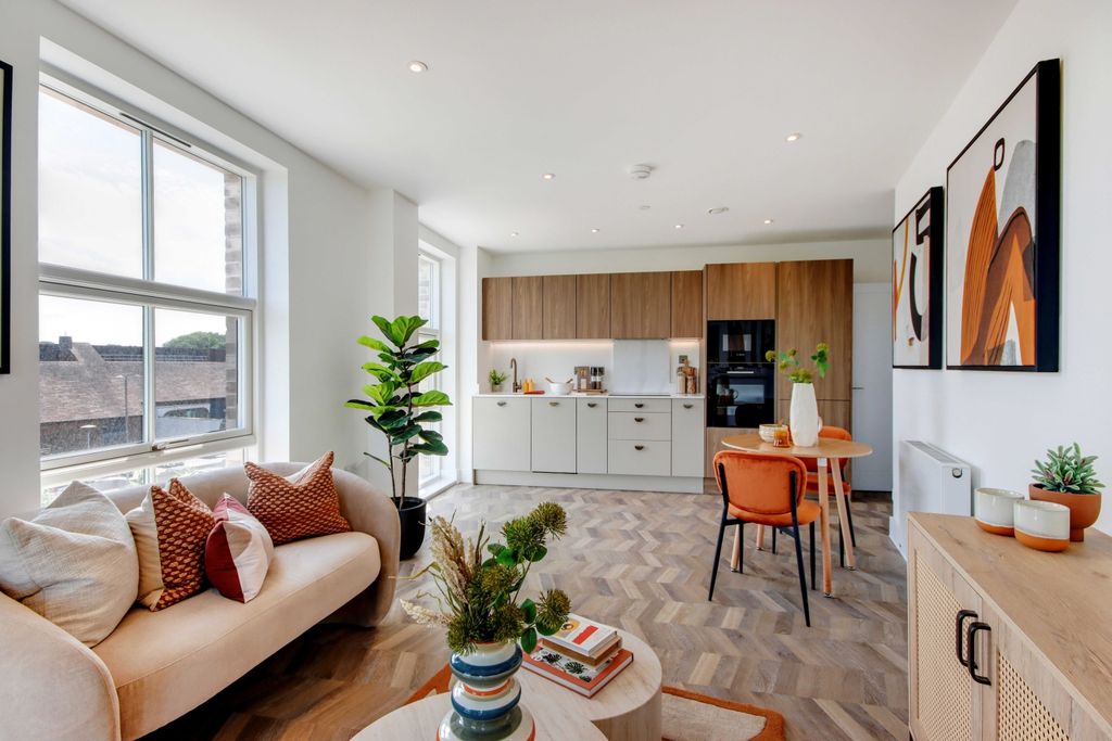 Property photo 2 of 9 64088_055
