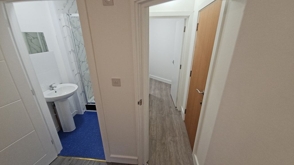 Property photo 1 of 6 Hallway