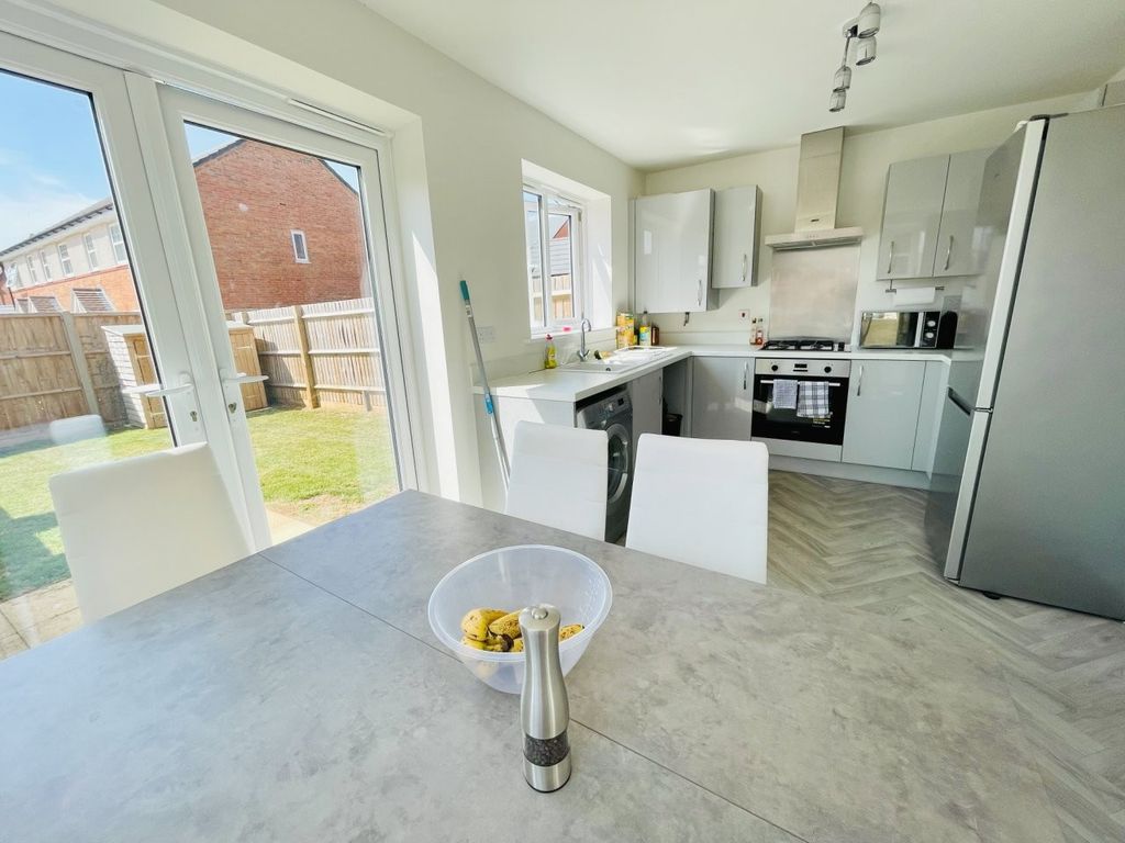 Property photo 2 of 17 Kitchen/Breakfast Room