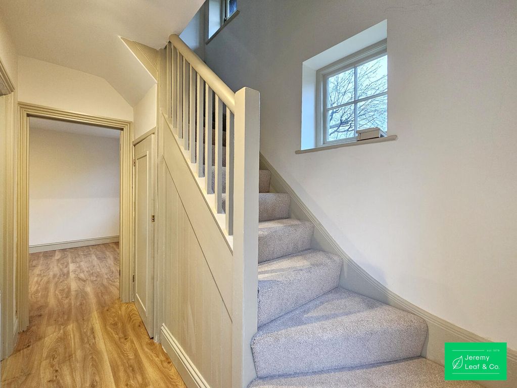 Property photo 3 of 8 Hallway