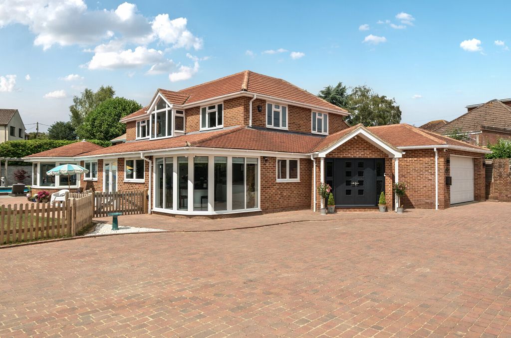 Property photo 2 of 32