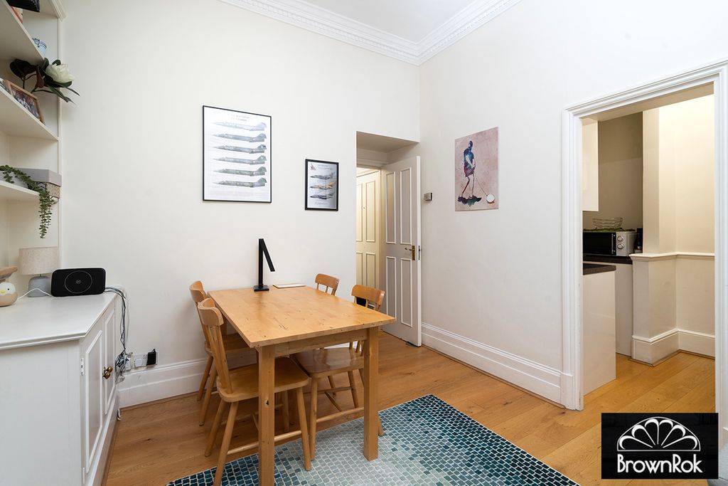 Property photo 3 of 10 W03