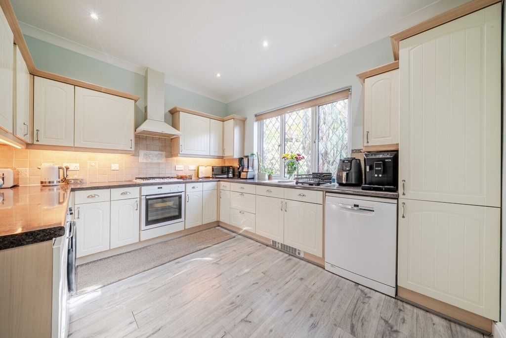 Property photo 3 of 19 Picture No. 17