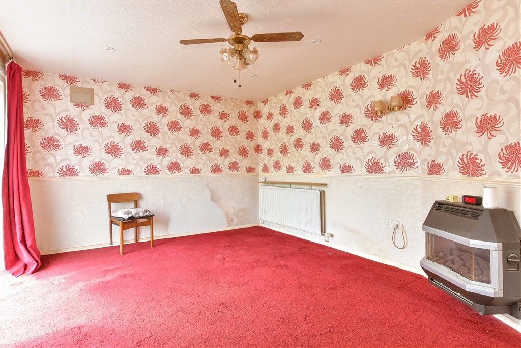 Property photo 1 of 9 Lounge