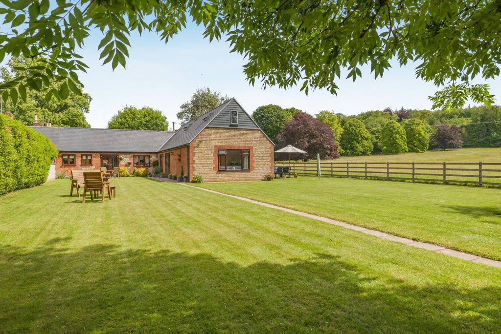 Property photo 1 of 16 123A Park Lane