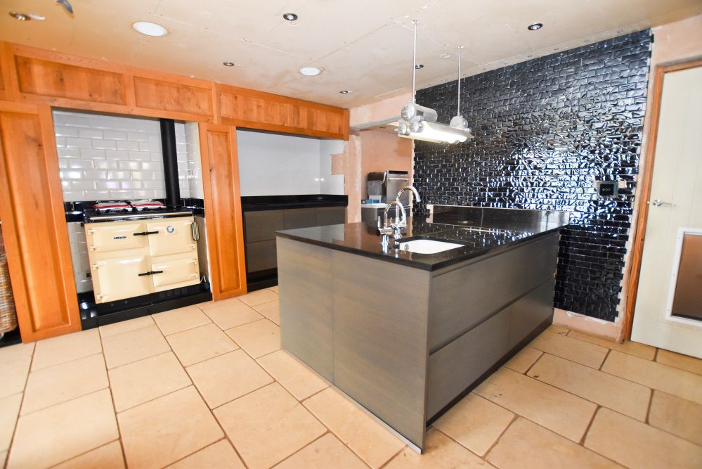Property photo 2 of 28 Kitchen 3