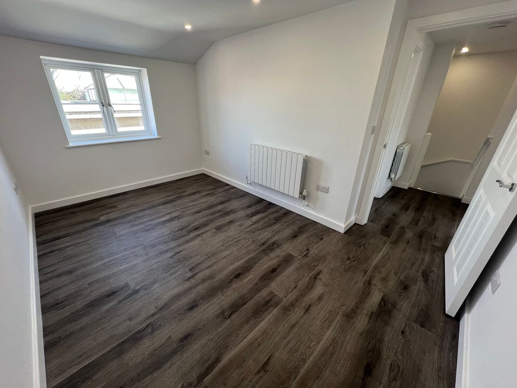 Property photo 3 of 8 Bedroom