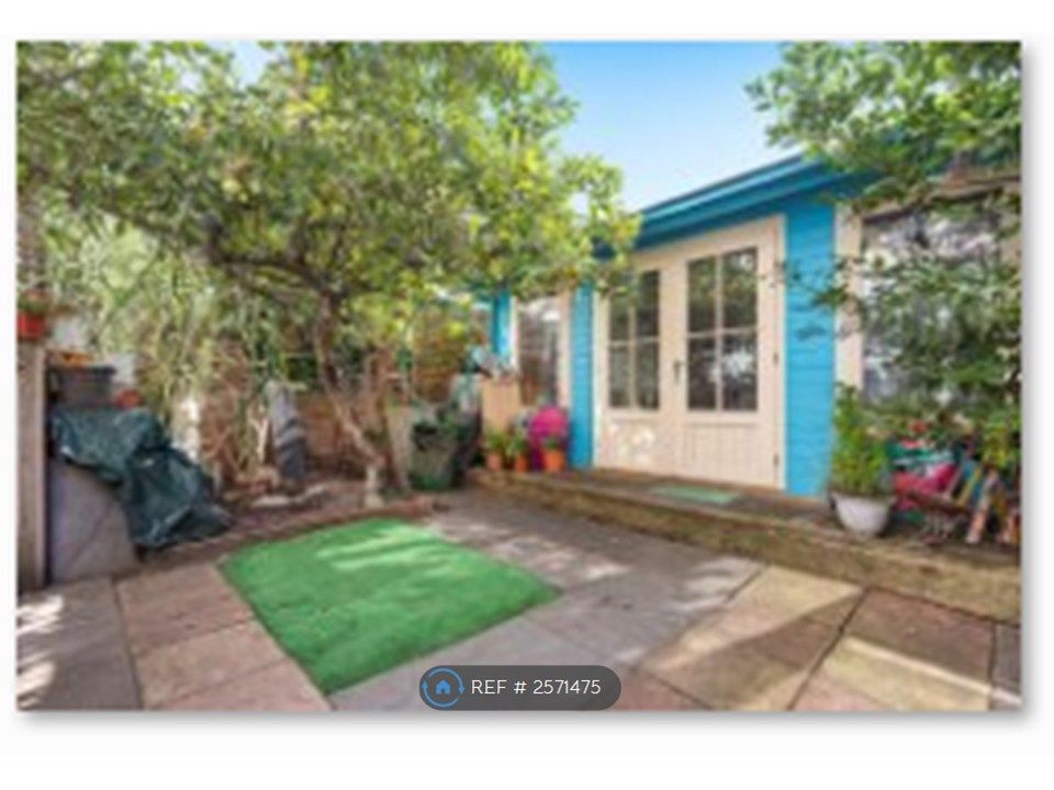 Property photo 3 of 35 Garden &amp; 15+ m.Sq. Log Cabin