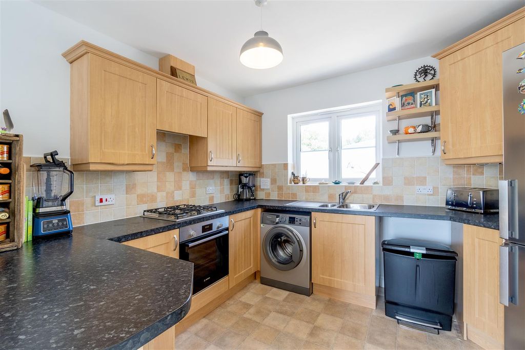Property photo 3 of 10 Kitchen.Jpg