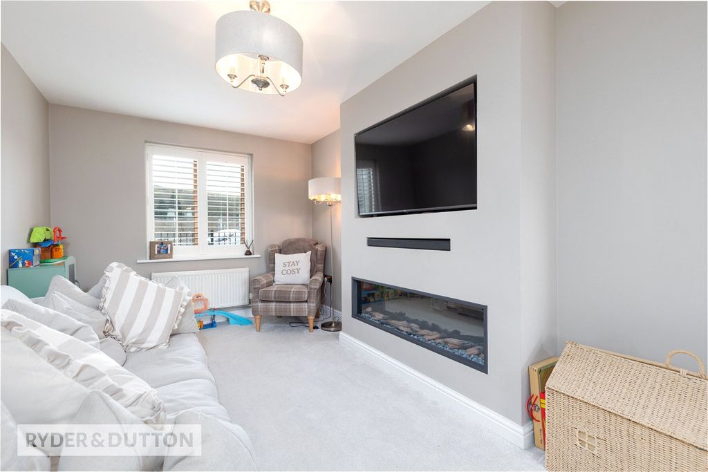 Property photo 3 of 21 Lounge