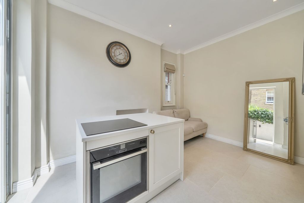 Property photo 3 of 18