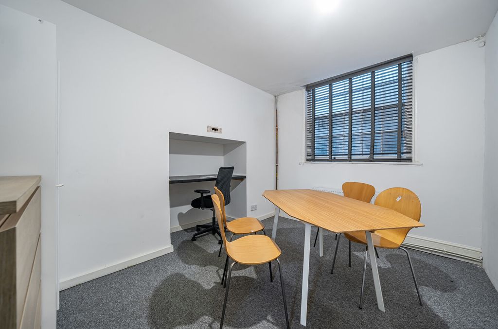 Property photo 3 of 12 1430050-9-69B40E0...