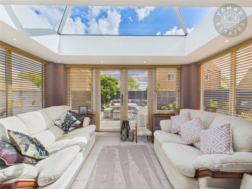 Property photo 2 of 23 Conservatory