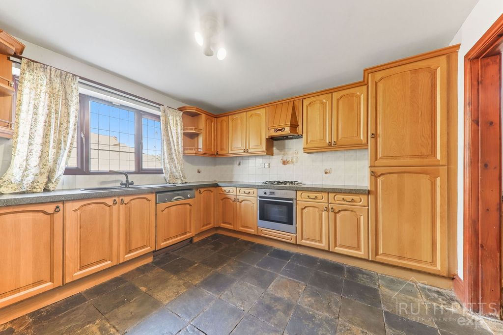 Property photo 3 of 26