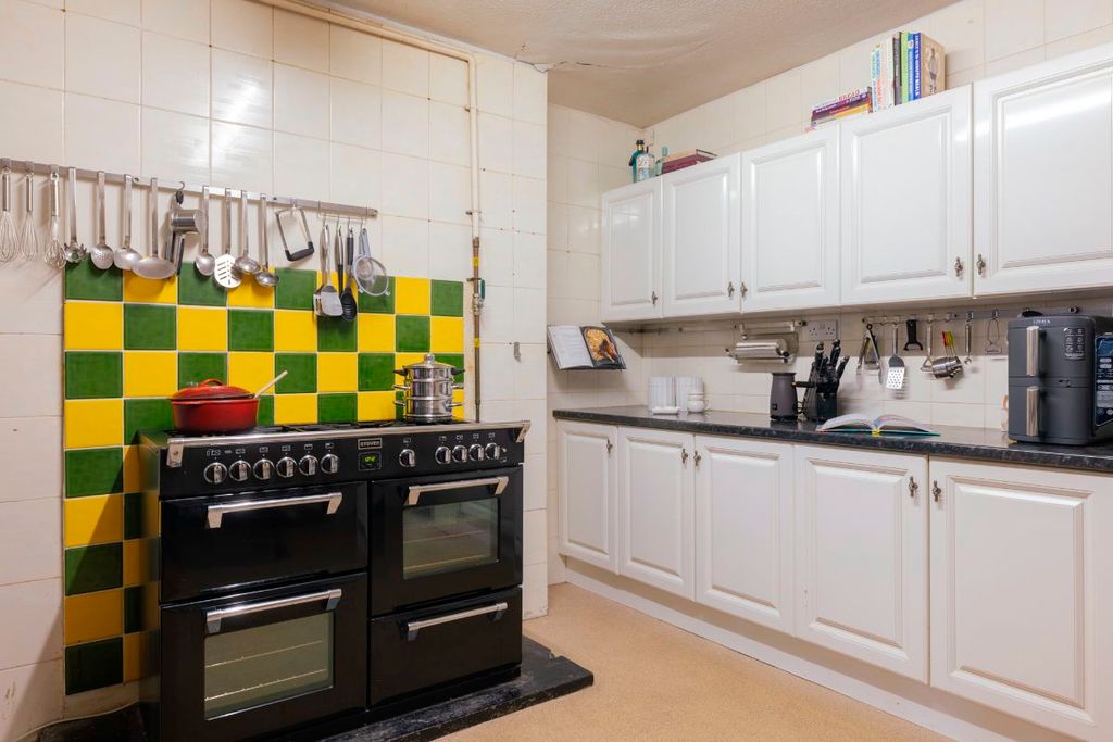 Property photo 3 of 25