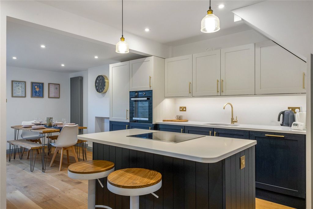 Property photo 2 of 11 Kitchen/Dining