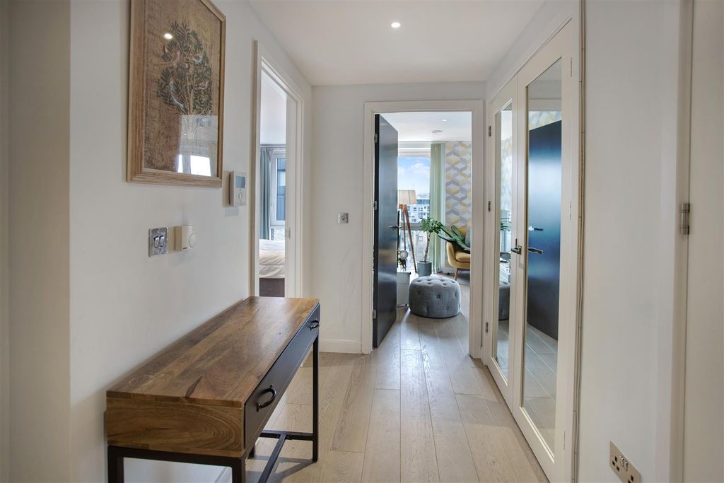Property photo 2 of 13 Entrance